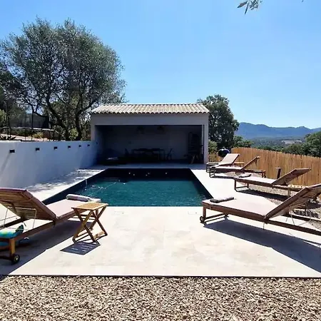 Moderne Avec Piscine 4 Etoiles *