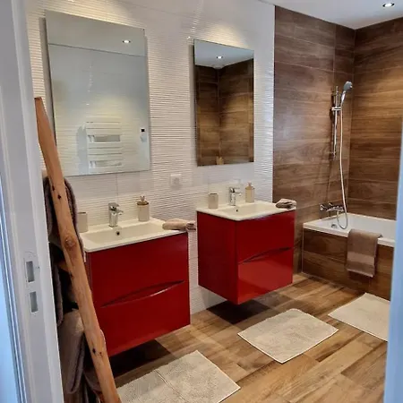 Moderne Avec Piscine 4 Etoiles *