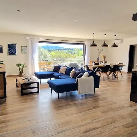 Moderne Avec Piscine 4 Etoiles *