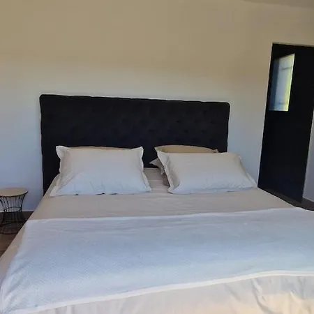 Moderne Avec Piscine 4 Etoiles *