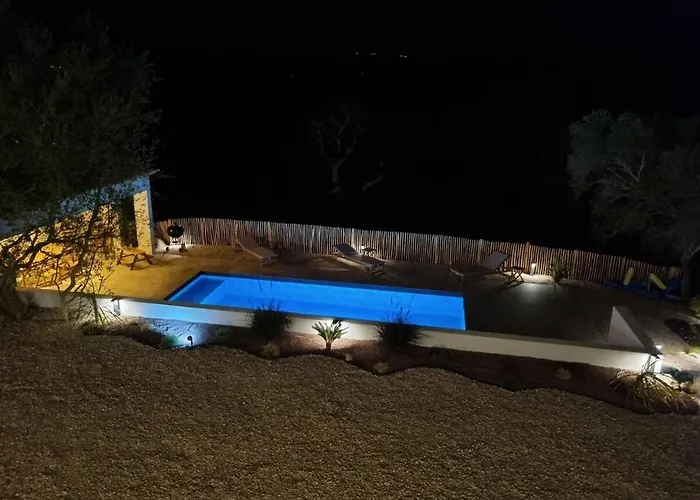 Moderne Avec Piscine 4 Etoiles Sotta