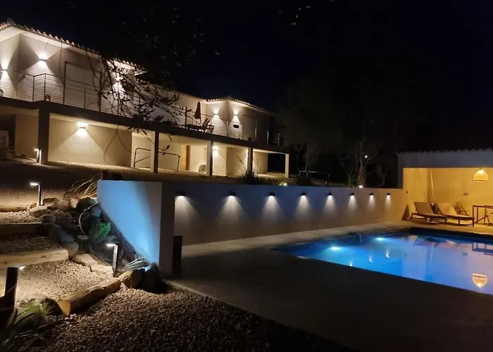 Moderne Avec Piscine 4 Etoiles Sotta