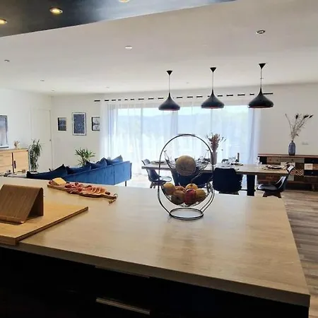 Moderne Avec Piscine 4 étoiles Villa