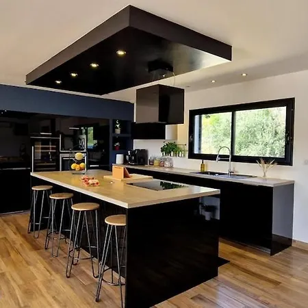 Moderne Avec Piscine 4 étoiles