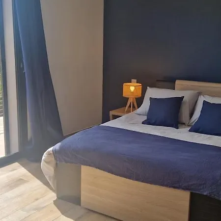 Moderne Avec Piscine 4 Etoiles Sotta