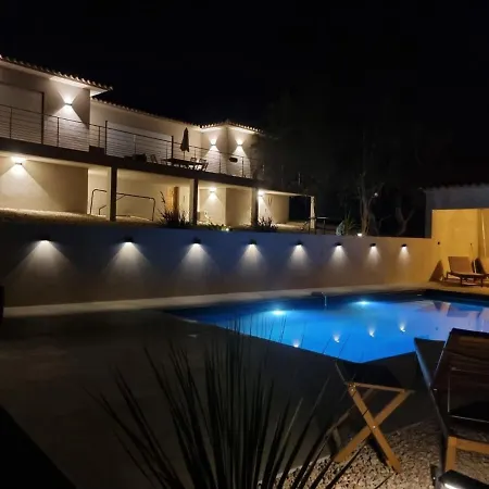 Moderne Avec Piscine 4 étoiles Sotta