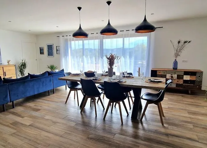 Moderne Avec Piscine 4 Etoiles Villa *