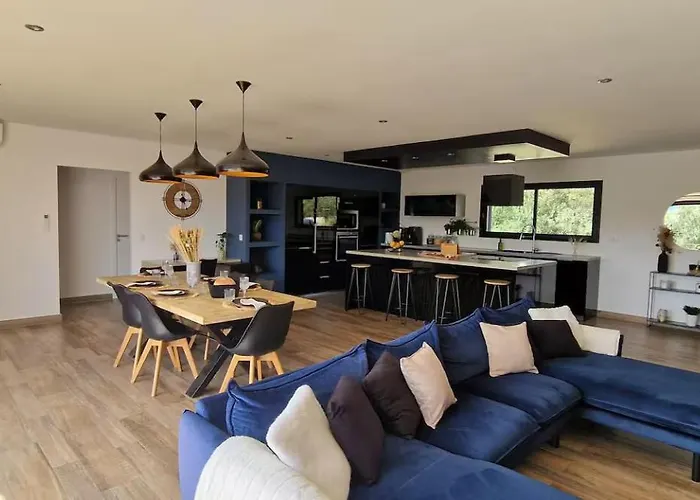 Moderne Avec Piscine 4 Etoiles Sotta