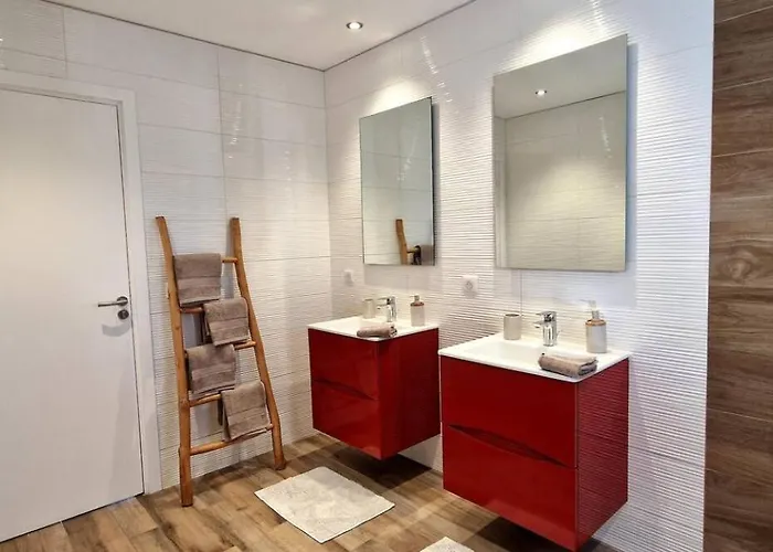 Moderne Avec Piscine 4 Etoiles Sotta