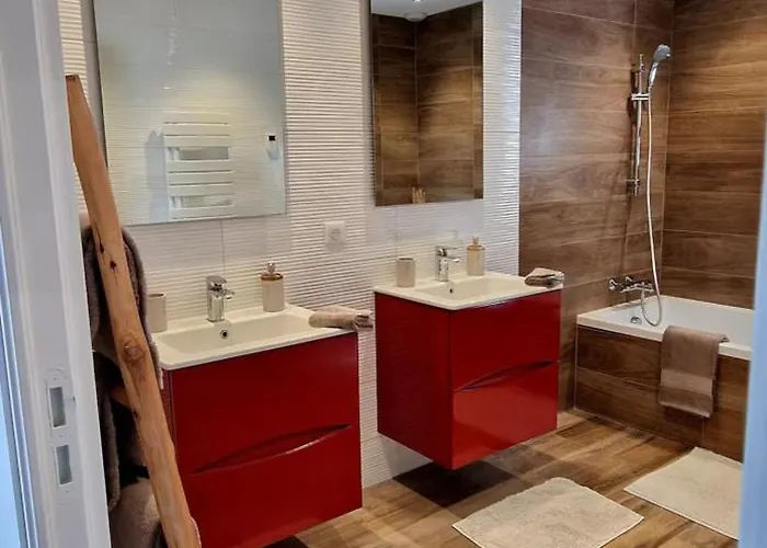 Moderne Avec Piscine 4 Etoiles *