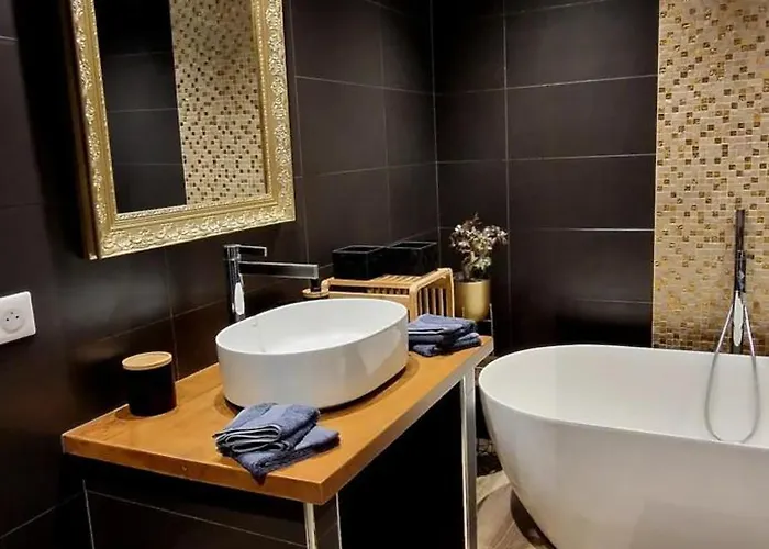 Moderne Avec Piscine 4 Etoiles * סוטה