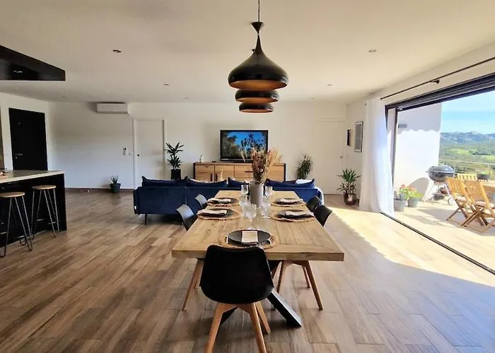 Moderne Avec Piscine 4 Etoiles Villa *