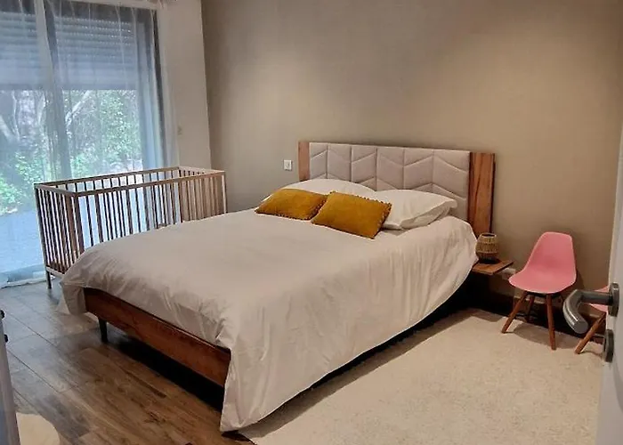 Moderne Avec Piscine 4 Etoiles *