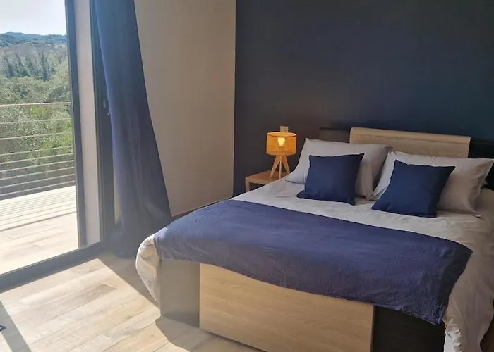 Moderne Avec Piscine 4 Etoiles Sotta