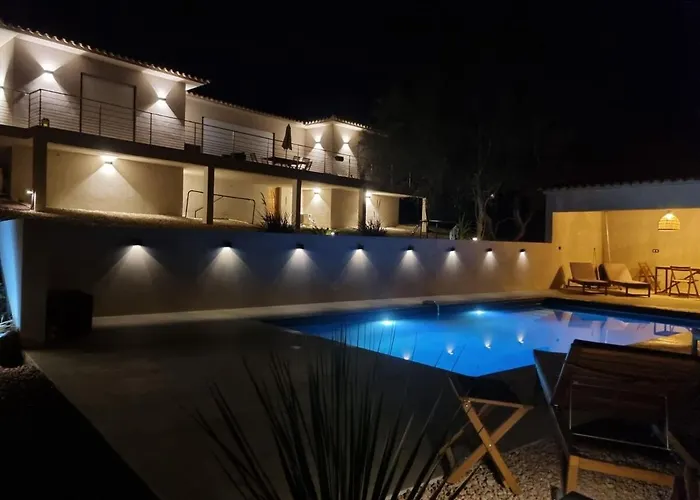 Moderne Avec Piscine 4 Etoiles Sotta